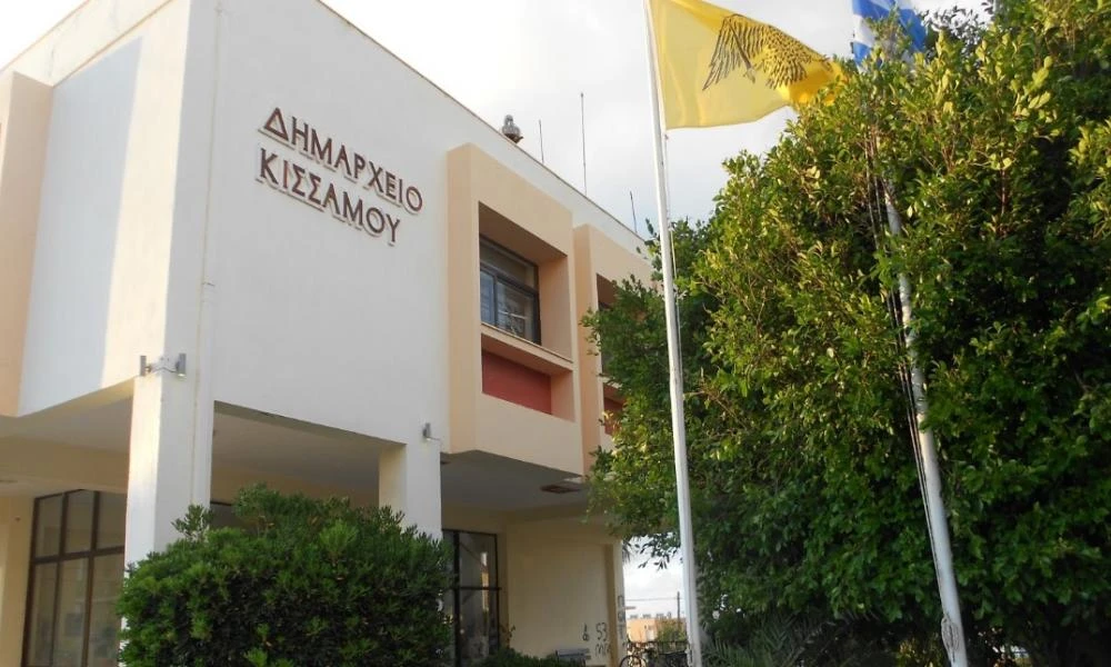 Χανιά: Χειροπέδες σε άνδρα που προσπάθησε να διαρρήξει το Δημαρχείο Κισσάμου